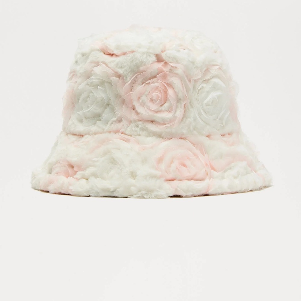 NWT Pink & White Floral Rosette Bucket Hat Faux Fur Bloom Textured One Size